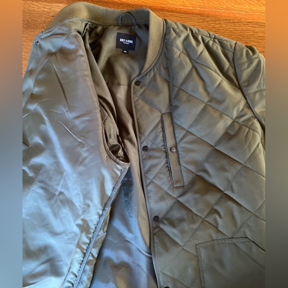 Recent fashion jacket - Picture 6 of 8